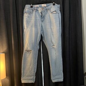 Universal Thread Light Blue Distressed Women Jeans